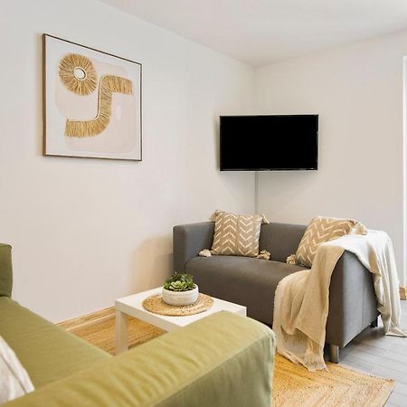 Spacious, Newly Renovated, Three Bedroom Town Centre Duplex Apartment With Free Parking, Sleeps Seven - Walking Distance To Beach Bornemouth Extérieur photo