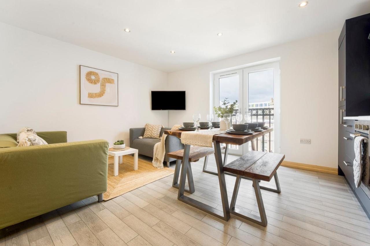 Spacious, Newly Renovated, Three Bedroom Town Centre Duplex Apartment With Free Parking, Sleeps Seven - Walking Distance To Beach Bornemouth Extérieur photo