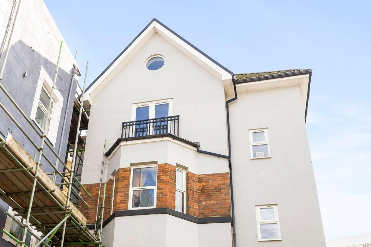 Spacious, Newly Renovated, Three Bedroom Town Centre Duplex Apartment With Free Parking, Sleeps Seven - Walking Distance To Beach Bornemouth Extérieur photo