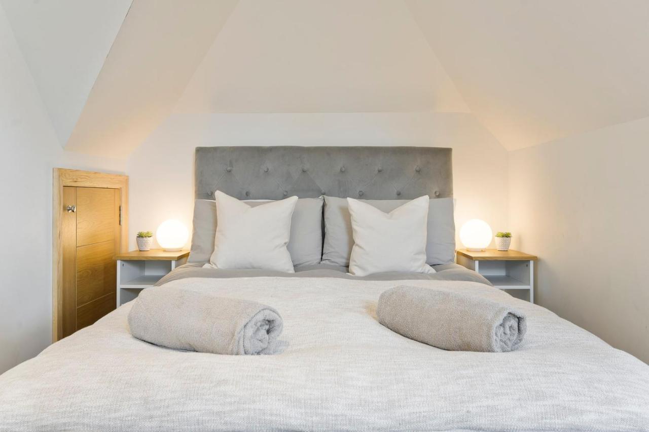 Spacious, Newly Renovated, Three Bedroom Town Centre Duplex Apartment With Free Parking, Sleeps Seven - Walking Distance To Beach Bornemouth Extérieur photo