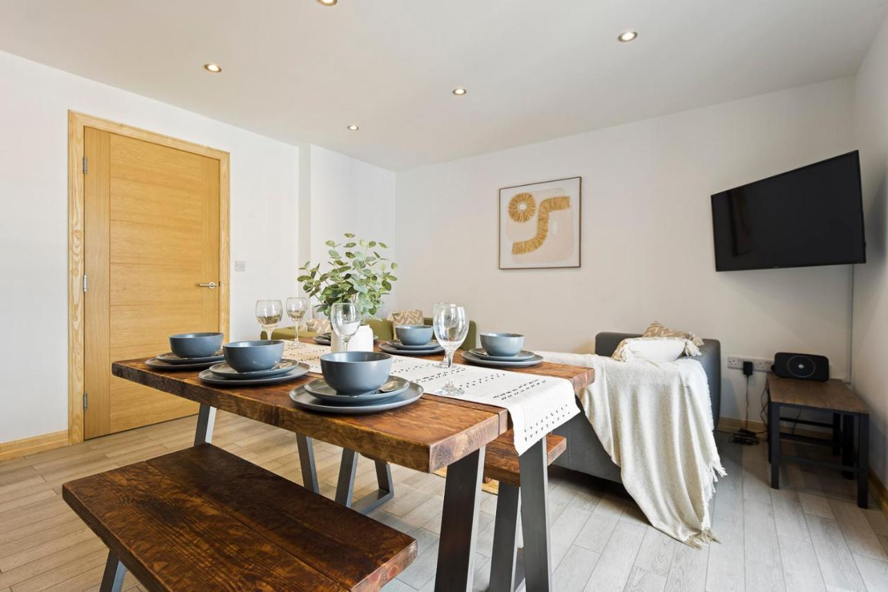 Spacious, Newly Renovated, Three Bedroom Town Centre Duplex Apartment With Free Parking, Sleeps Seven - Walking Distance To Beach Bornemouth Extérieur photo