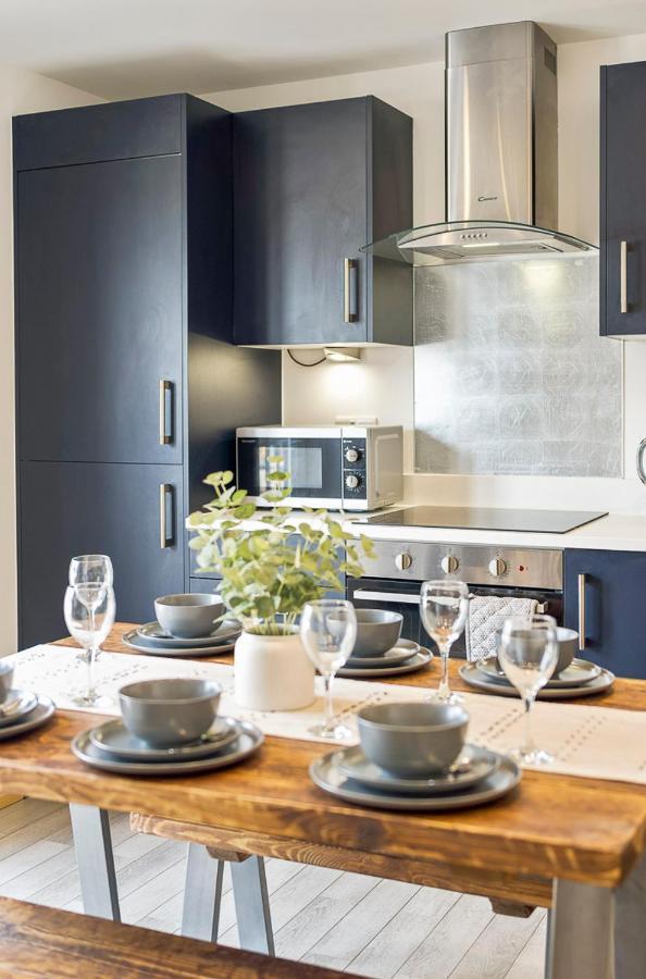Spacious, Newly Renovated, Three Bedroom Town Centre Duplex Apartment With Free Parking, Sleeps Seven - Walking Distance To Beach Bornemouth Extérieur photo