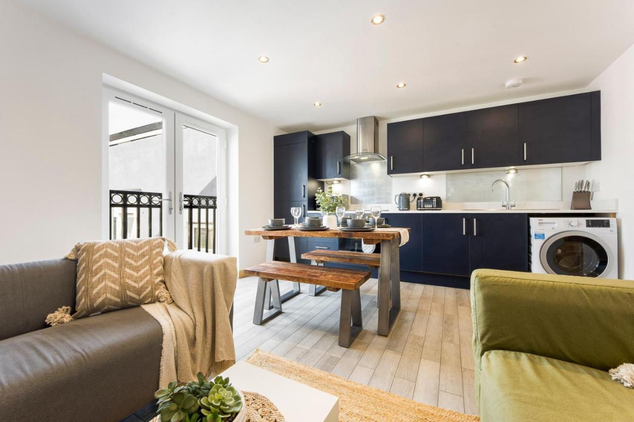 Spacious, Newly Renovated, Three Bedroom Town Centre Duplex Apartment With Free Parking, Sleeps Seven - Walking Distance To Beach Bornemouth Extérieur photo